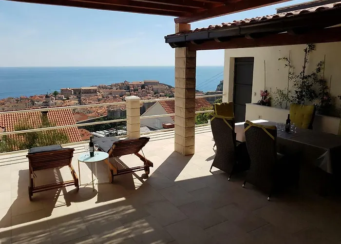 Old Town & Sea View בית נופש